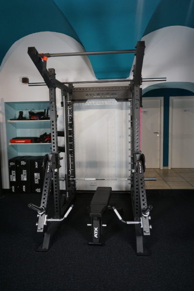 Atletica Power Rack mit Jammer-Arms und Multipresse